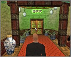 Pierwsze kroki w restauracji kierujemy oczywiście do baru, podstawowego źródła cennych informacji w takim miejscu - Lee Hong Assasination - Hong Kong - Hitman: Codename 47 - poradnik do gry