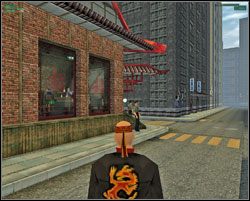 Wracamy do knajpy, gdzie przy drzwiach stoją już policjanci ochraniający swojego szefa - The Massacre at Cheung Chau Fish Restaurant - Hong Kong - Hitman: Codename 47 - poradnik do gry