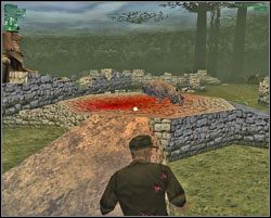 Wracamy z naszym prosiaczkiem pod pachą w okolice jaguara, kładziemy przynętę tuż za zakrwawionym podestem - przed tym manewrem warto poznać algorytm krążenia jaguara - zabieramy znalezioną wcześniej broń (o ile oczywiście jej potrzebujecie), na paluszkach przemykamy tuż obok ucztującego drapieżni - The Jungle God - Kolumbia - Hitman: Codename 47 - poradnik do gry