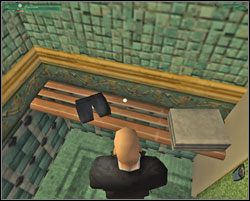 Prosto z recepcji proponuję udać się na basen - Traditions of The Trade - Europa - Hitman: Codename 47 - poradnik do gry