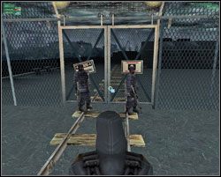 Czas sforsować pierwszą bramę - Plutanium Runs Loose - Europa - Hitman: Codename 47 - poradnik do gry