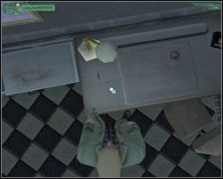 Środek ten jest tuż obok w okratowanej stróżówce - Setup - Europa - Hitman: Codename 47 - poradnik do gry