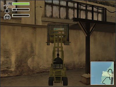 Wejdź po drabinie i przeskocz przez dziurę tak, by wskoczyć na trzymaną przez wózek widłowy skrzynię - Misja 9 - Hunted | Nicea Driver 3 - Driver 3 - poradnik do gry