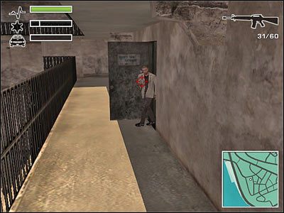 Wejdź w drzwi, które otwiera widoczny powyżej gangster - Misja 4 - Alleyway | Istambuł Driver 3 - Driver 3 - poradnik do gry