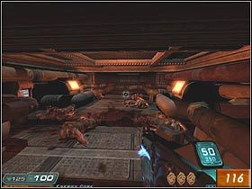 Pojedynek składać się będzie z dwóch faz - bezpośredniego ataku na demona i niszczenia zlokalizowanych w pomieszczeniu rdzeni, które dają Łowcy siłę - Phobos Labs - Sector 2 cz.2 | Doom 3 Resurrection of Evil - Doom 3: Resurrection of Evil - poradnik do gry