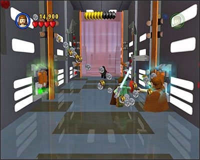 W przedostatniej części pojedynku z Maulem znajdujemy się w korytarzu, w którym obie postacie muszą jednocześnie użyć Mocy na naściennych przełącznikach, by otworzyć przejście dalej - Study - LEGO Star Wars - poradnik do gry