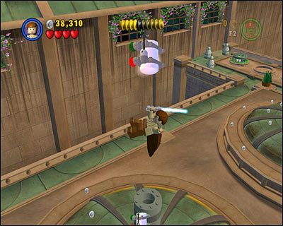 Pod koniec etapu, w miejscu widocznym na screenie, zniszcz cztery otaczające kopułę drzewka, a następnie zbuduj z ich doniczek małą kolumnę, która umożliwi Ci doskoczenie do kanistra - [E1] Chapter 3 - Kanistry 8-10 - LEGO Star Wars - poradnik do gry