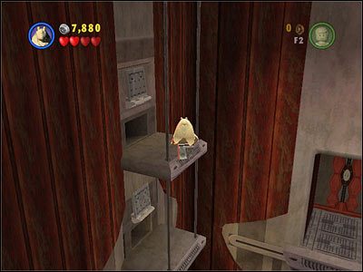 Jar-Jarem wyskocz na widoczną powyżej platformę na początku pomieszczenia z wielkim taśmociągiem - [E2] Chapter 2 - Kanistry 1-3 - LEGO Star Wars - poradnik do gry