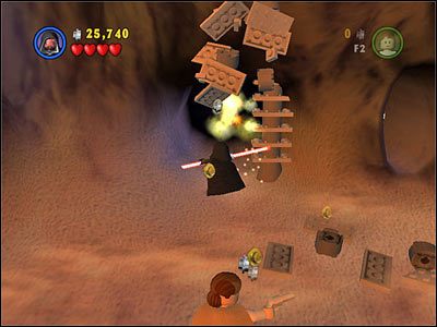 W pomieszczeniu z jaskiniami zniszcz murek tak, jak na powyższym screenie - [E2] Chapter 2 - Kanistry 4-7 - LEGO Star Wars - poradnik do gry