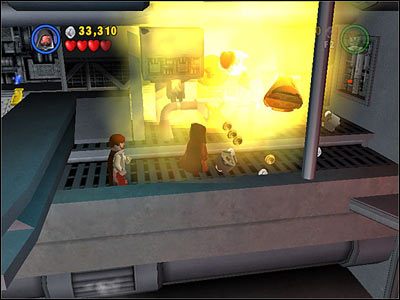 W korytarzu z zaworami zdetonuj za pomocą Mocy urządzenie widoczne powyżej - [E3] Chapter 2 - Kanistry 6-10 - LEGO Star Wars - poradnik do gry