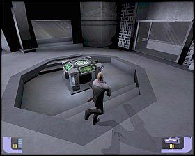 Wyjmij karabin pulsacyjny i na górze załatw migiem Vorte (inaczej zleci się tu armia JemHadar) i strażnika [1] - - Escape from Arduria | SISKO | Star Trek Deep Space Nine The Fallen - Star Trek Deep Space Nine: The Fallen - poradnik do gry