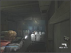 W przypadku próby uniknięcia walki musiałbyś możliwie jak najszybciej skorzystać z prawych drzwi (pierwszy screen) oznaczonych jako Galley - Find the emergency radio code (4) | Statek | Cold Fear - Cold Fear - poradnik do gry