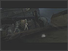 Jeśli chcesz możesz próbować strzelać do przeciwników stojąc na górnej kładce, ale wątpię żeby udało Ci się kogoś trafić - Find Yusupov (1) | Statek | Cold Fear - Cold Fear - poradnik do gry