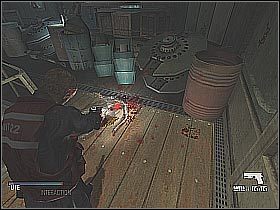 Po zlikwidowaniu wspomnianego potwora skieruj się na drugi koniec pomieszczenia i skorzystaj z ukazanych na poniższym screenie schodów - Free Anna (1) | Statek | Cold Fear - Cold Fear - poradnik do gry