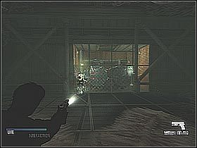 Jeśli chcesz możesz zbadać cały ten magazyn, ale nic ciekawego tu raczej nie odnajdziesz - Find the antidote for Anna (3) | Platforma | Cold Fear - Cold Fear - poradnik do gry