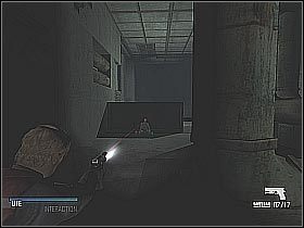 Skieruj się do bramy prowadzącej do dalszej części kompleksu, chwilowo z niej jednak nie korzystaj - Find the room with the C4 (2) | Platforma | Cold Fear - Cold Fear - poradnik do gry