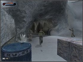 Biegniemy przed siebie i chowamy się za płotem, by stąd eliminować - korzystając ze snajpierki - stojących w oddali oponentów - [Solucja] Etap 4 | Second Sight - Second Sight - poradnik do gry