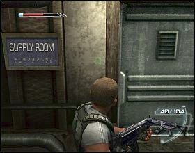 Zejdź na dół i przeszukaj okoliczne cele, dzięki czemu znajdziesz apteczkę - Solitary Confinement (1) | Misja 1 | Psi-Ops The Mindgate Conspiracy - Psi-Ops: The Mindgate Conspiracy - poradnik do gry