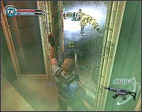 Podejdź do ściany naprzeciw i zlikwiduj kilku przeciwników, którzy pojawią się na przeciwległym brzegu z lewej (najlepiej jest ich wrzucić na kable, przez które płynie prąd) - Somethings Gone Wrong (1) | Misja 2 | Psi-Ops The Mindgate Conspiracy - Psi-Ops: The Mindgate Conspiracy - poradnik do gry