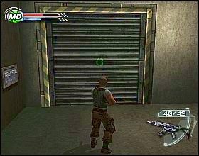 W środku ustaw skrzynię pod ścianą i wejdź po niej na górę, dzięki czemu dostaniesz się do następnego korytarza - Somethings Gone Wrong (2) | Misja 2 | Psi-Ops The Mindgate Conspiracy - Psi-Ops: The Mindgate Conspiracy - poradnik do gry