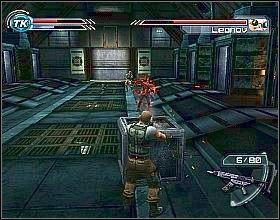 Kiedy rozpocznie się walka, schowaj się szybko za którąś z ostatnich klatek, dzięki czemu będziesz mógł się spokojnie rozprawiać z nadchodzącymi wrogami - Somethings Gone Wrong (3) | Misja 2 | Psi-Ops The Mindgate Conspiracy - Psi-Ops: The Mindgate Conspiracy - poradnik do gry