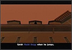 Ustaw się dokładnie pod Madd Doggiem (nie pod samą ścianą, lecz na granicy kostki chodnika i ulicy) i koryguj ustawienie wozu zgodnie z nieskoordynowanymi ruchami muzyka - GTA San Andreas: Madd Dogg (D) - Las Venturas, solucja, opis przejścia - GTA San Andreas - poradnik do gry