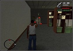Niestety, wkoło kręci się zbyt wielu ludzi, nie możesz teraz zrobić zdjęcia - GTA San Andreas: Skok (Robbery), przygotowania - solucja, opis przejścia - GTA San Andreas - poradnik do gry