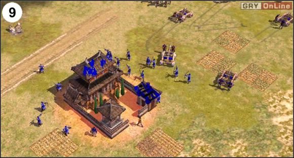 Najpierw odbij lub zniszcz centrum miejskie (obrazek (9)), potem jednostki przeciwnika, a na końcu jego fortecę na północy - [Korea] Misja 4 cz.3 w Empire Earth II - Empire Earth II - poradnik do gry