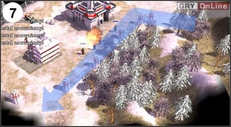 Nie zważając na fortecę i czołg które cię ostrzeliwują, omiń to wszystko i biegnij tak, jak pokazuje to strzałka na mapie z punktu (7) - [Ameryka] Misja 5 cz.3 w Empire Earth II - Empire Earth II - poradnik do gry