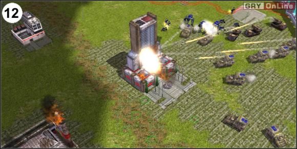 Jak pokazuje to obrazek (12), twoje wojska powinny zniszczyć większość budynków Blackwortha - [Ameryka] Misja 8 cz.3 w Empire Earth II - Empire Earth II - poradnik do gry