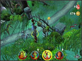 Rzucamy jabłkami Czerwonego Kapturka w pułapki na pobliskim mostku, po czym niszczymy leżącą na ziemi kłodę i idziemy dalej - [Solucja] Etap 2 - Straszny Las cz.4 | Shrek 2 Team Action - Shrek 2: Team Action - poradnik do gry