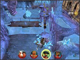 Naprzeciwko bramy, z której tu przyszliśmy, znajduje się klatka z kolejnym krasnalem - [Solucja] Etap 9 - Kopalnie cz.2 | Shrek 2 Team Action - Shrek 2: Team Action - poradnik do gry