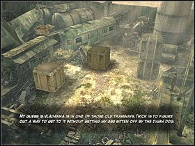 Na ścianie budynku sterowni dostrzegłem skrzynkę - [Rozdział II] Złomowisko cz.3 | Still Life - Still Life - poradnik do gry