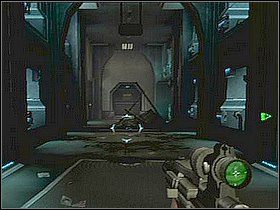 Wychodząc stąd, lepiej jest mieć pełne życie, gdyż w korytarzach, do których trafiłeś LS jest sporo dwuosobowych grupek, wrogo nastawionych - przeciwnicy rozmieszczeni będą po przeciwnych stronach, dlatego ostrzał prowadzony będzie ze wszystkich stron - Etap 8 | Solucja | Area 51 - Area 51 - poradnik do gry