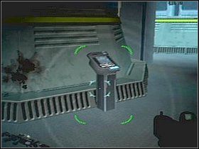 Tu zeskocz do zaciemnionego obniżenia LS - Etap 9 | Solucja | Area 51 - Area 51 - poradnik do gry