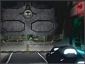 Wyjdź po pierwszych schodach, pozbądź się małego oporu w postaci trzech żołnierzy i zeskanuj leżący za przewróconym regałem folder LS - Etap 12 | Solucja | Area 51 - Area 51 - poradnik do gry