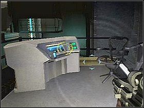 Obejdź halę jedyna dostępna drogą, skanując po drodze napotkaną teczkę LS - Etap 12 | Solucja | Area 51 - Area 51 - poradnik do gry