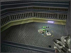 Po przejęciu kontroli na głównym bohaterem przejdź na środek pomieszczenia i użyj komputera LS , by otworzyć drzwi - Etap 13 | Solucja | Area 51 - Area 51 - poradnik do gry