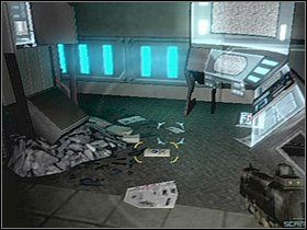 Gdy już to wykonasz, wyjdź po wcześniej podniesionym krążowniku LS na konstrukcję zawieszoną pod sufitem i przemieszczając się po niej zeskocz na balkon - Etap 13 | Solucja | Area 51 - Area 51 - poradnik do gry