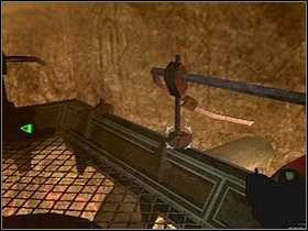 Gdy wyeliminujesz wszystkich, otrzymasz nowy cel zaznaczony przez grę, by się dostać do wskazanego miejsca podejdź do krawędzi, a powinieneś zobaczyć kładkę LS blisko lawy - Etap 14 | Solucja | Area 51 - Area 51 - poradnik do gry