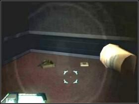 Po dojściu do miejsca, gdzie jest szklana podłoga rozejrzyj się, stoją tam sofy, a na jednej z nich leży teczka LS , wprowadź ją do bazy danych - Etap 2,3 | Solucja | Area 51 - Area 51 - poradnik do gry