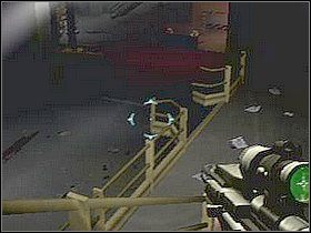 Po odebraniu kolejnej wiadomości od ocalałych, przejdź przez właz LS , znajduje się na lewo od wielkiego komputera (uważaj, gdy się do niego zbliżysz zaatakuje Cię zarażony) - Etap 6 | Solucja | Area 51 - Area 51 - poradnik do gry