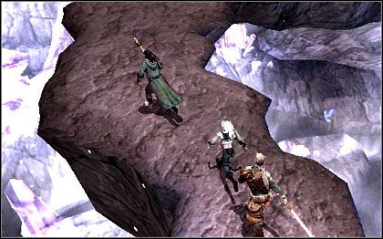 Po przedostaniu się do Gemspark Mine drużyna maszeruje wąską ścieżką nad przepaścią - 2. Descent into Gemspark Mine | Poziomy | Forgotten Realms Demon Stone - Forgotten Realms: Demon Stone - poradnik do gry