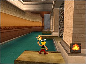 Gra wówczas zmienia postać na Obeliksa, którym to ciągniemy za wielki kamienny blok po drugiej stronie oraz pchamy drewniane kłody, ażeby Asteriks miał po czym skakać z pochodnią - Etap 3 | Grecja | Asterix & Obelix XXL - Asterix & Obelix XXL - poradnik do gry