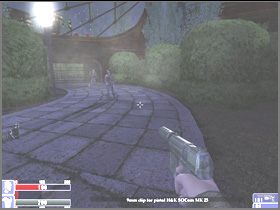 Obok ciała policjanta widocznego na lewym obrazku jest bardzo dużo amunicji - zbierz wszystko, a potem załatw resztę zombich obok kraty (prawy obrazek) - [03] Hackleys park cz.3 w Hellforces - Hellforces - poradnik do gry