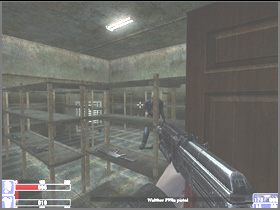 Przeszukaj korytarz i wróć się do drewnianych drzwi, widocznych na lewym obrazku - [07] Den of the gangsters cz.2 w Hellforces - Hellforces - poradnik do gry