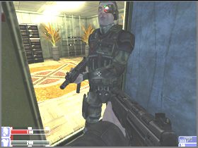 Wyjdź i udaj się do drzwi widocznych na lewym obrazku - [22] Patio cz.2 | Hellforces - Hellforces - poradnik do gry