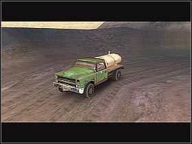 Kieruj się w stronę głównej bramy prowadzącej do kompleksu - [4] Smash The Stash cz.1 | Total Overdose - Total Overdose: A Gunslingers Tale in Mexico - poradnik do gry