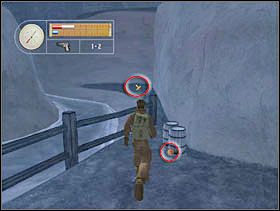 Odwracamy się i biegniemy wzdłuż rzeki. Podnosimy jabłko... - [Solucja] CRASH SITE cz.2 - II Wojna Światowa: Pilot Down - Na Tyłach Wroga - poradnik do gry