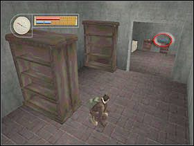 Odwracamy się w prawo, wchodzimy do pokoju na końcu korytarza i zabieramy formę. - [Solucja] GERMAN TOWN cz.4 - II Wojna Światowa: Pilot Down - Na Tyłach Wroga - poradnik do gry